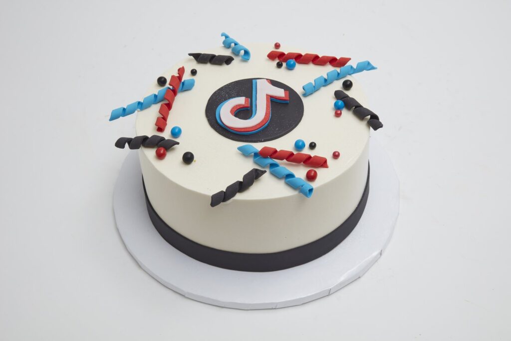 Tik Tok Cake